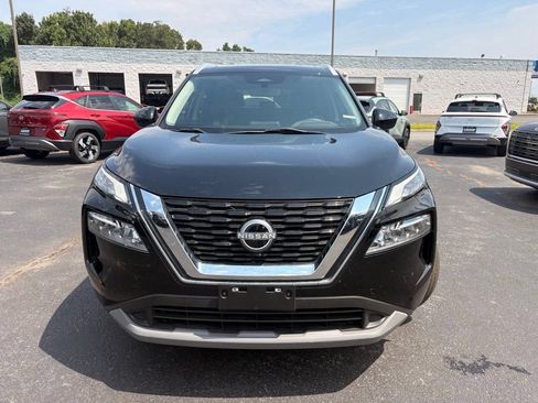Used 2023 Nissan Rogue SV w/ SV Premium B Package AWD/4WD image 2