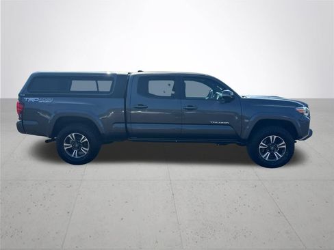 Used 2018 Toyota Tacoma TRD Sport AWD/4WD image 6