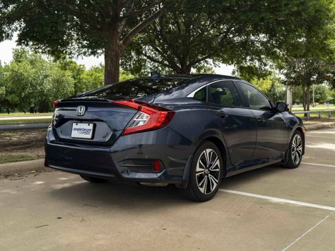 Used 2018 Honda Civic EX-T image 9