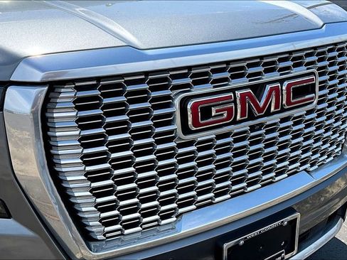 Used 2021 GMC Yukon Denali w/ Denali Premium Package AWD/4WD image 38