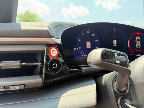 New 2025 Porsche Macan 4S Electric image 24