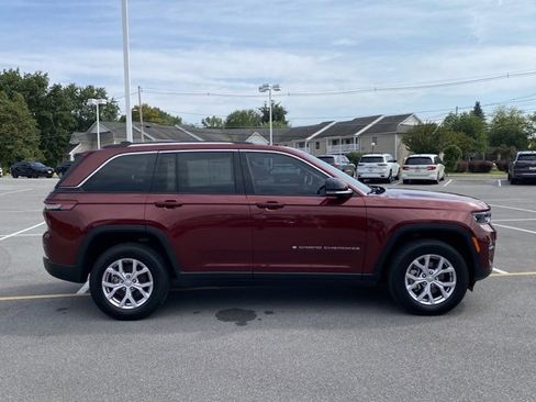 Used 2022 Jeep Grand Cherokee Limited image 6