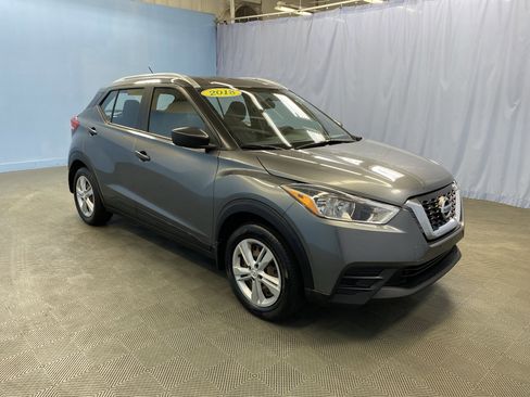 Used 2018 Nissan Kicks S image 1