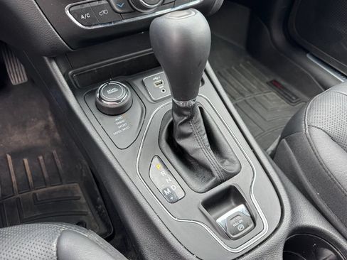 Used 2020 Jeep Cherokee High Altitude AWD/4WD image 18