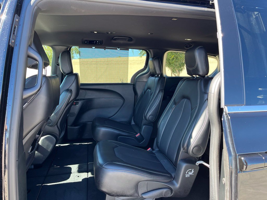 Used 2026 Chrysler Pacifica Select FWD image 16