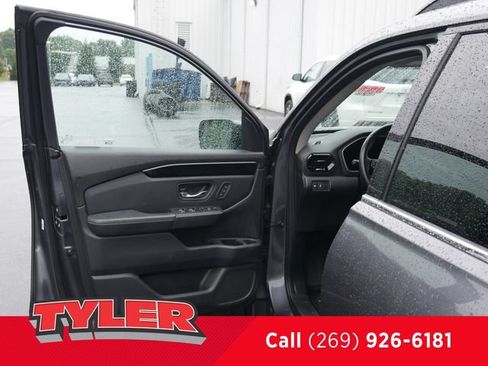 Used 2024 Honda Pilot Touring image 20