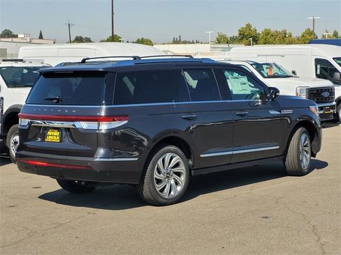 New 2024 Lincoln Navigator Reserve image 3