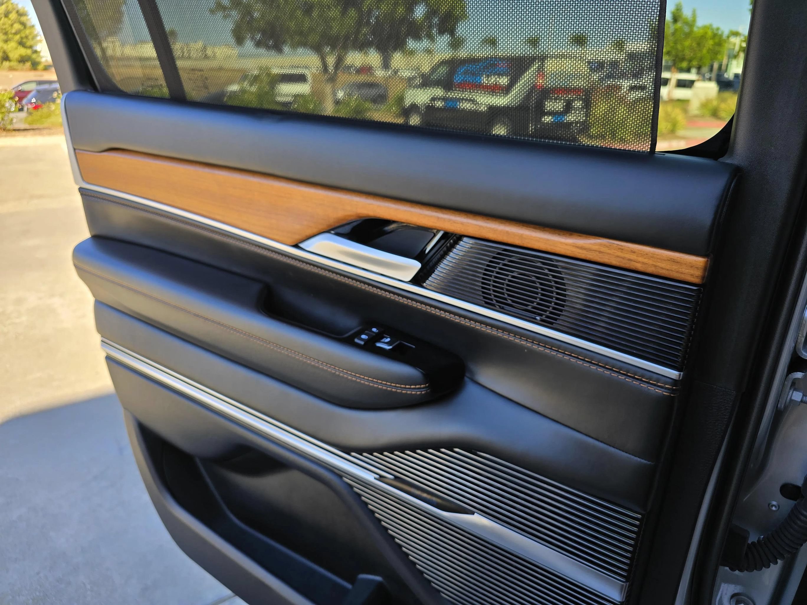 Used 2024 Jeep Grand Wagoneer L Series III AWD/4WD image 66