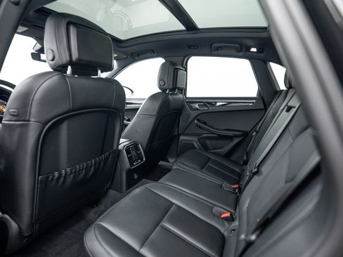 Certified 2023 Porsche Macan AWD/4WD image 23