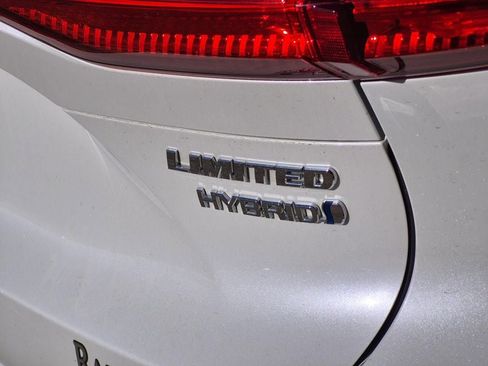 Used 2021 Toyota Venza Limited image 9