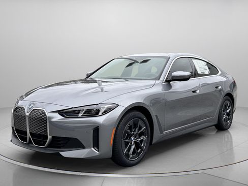 Used 2026 BMW i4 eDrive40 w/ Parking Assistance Package RWD image 2