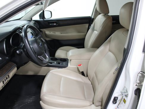 Used 2018 Subaru Outback 2.5i Limited AWD/4WD image 3