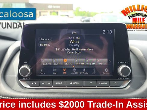 Used 2025 Nissan Rogue SV AWD/4WD image 19