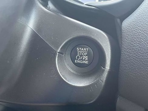 Used 2022 Jeep Renegade Latitude w/ Convenience Group AWD/4WD image 32