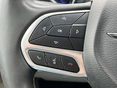 Used 2022 Chrysler Pacifica Limited image 25