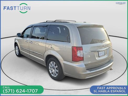 Used 2015 Chrysler Town & Country Touring image 8