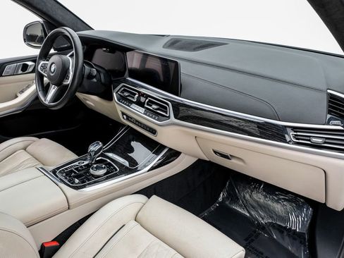 Used 2021 BMW X7 M50i image 10
