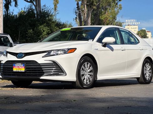 Used 2021 Toyota Camry LE image 8