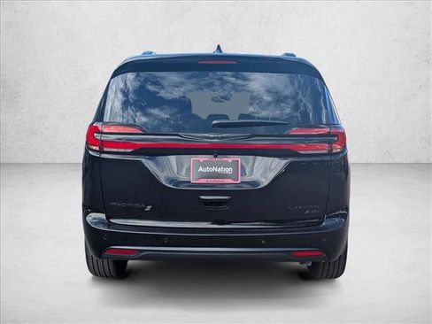 New 2026 Chrysler Pacifica Limited image 7