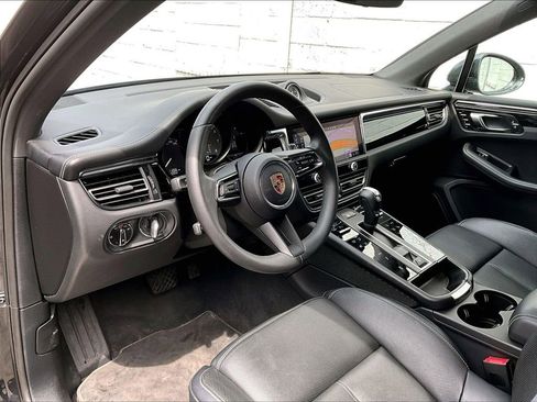 Certified 2025 Porsche Macan S AWD/4WD image 4