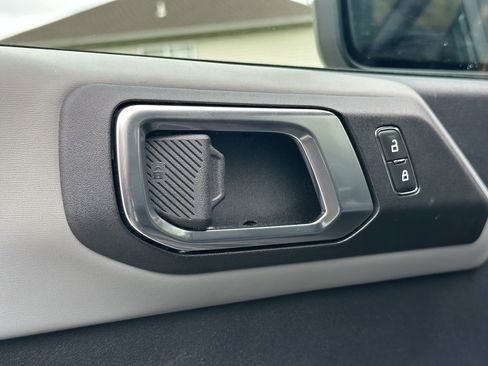 Used 2022 Ford Bronco Badlands image 21