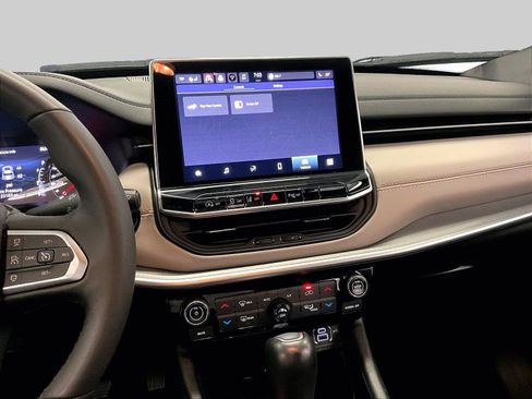 Used 2025 Jeep Compass Limited image 6