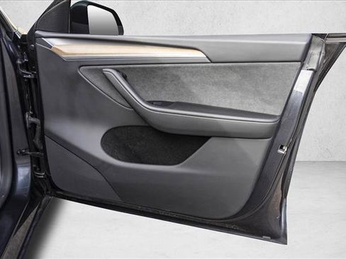 Used 2024 Tesla Model Y Long Range image 30