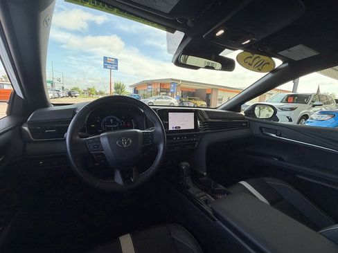Used 2025 Toyota Camry SE AWD/4WD image 13