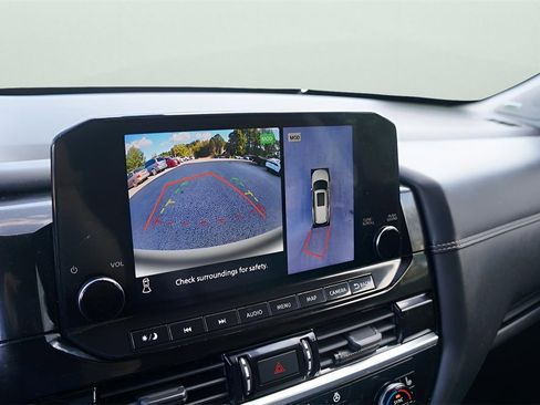 Used 2022 Nissan Pathfinder Platinum w/ Cargo Package image 31