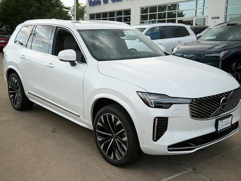 New 2026 Volvo XC90 T8 Plus image 4