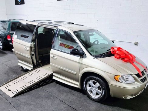 Used 2007 Dodge Grand Caravan SXT w/ Trailer Tow Prep Group FWD image 4