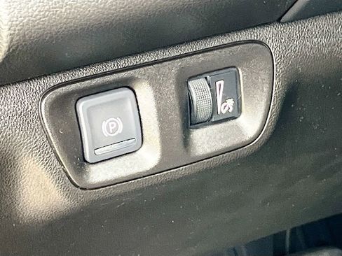 Used 2023 GMC Acadia SLE w/ Driver Convenience Package AWD/4WD image 10
