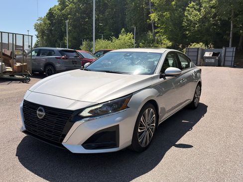 Used 2025 Nissan Altima 2.5 SL FWD image 7