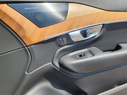 Used 2023 Volvo XC90 T8 Plus w/ Protection Package Premier image 21