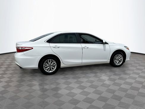 Used 2017 Toyota Camry LE image 5