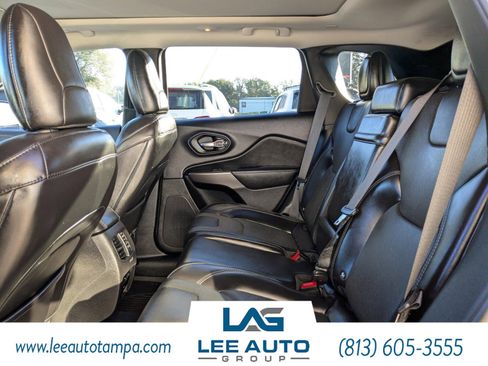 Used 2019 Jeep Cherokee Limited w/ Technology Group image 14