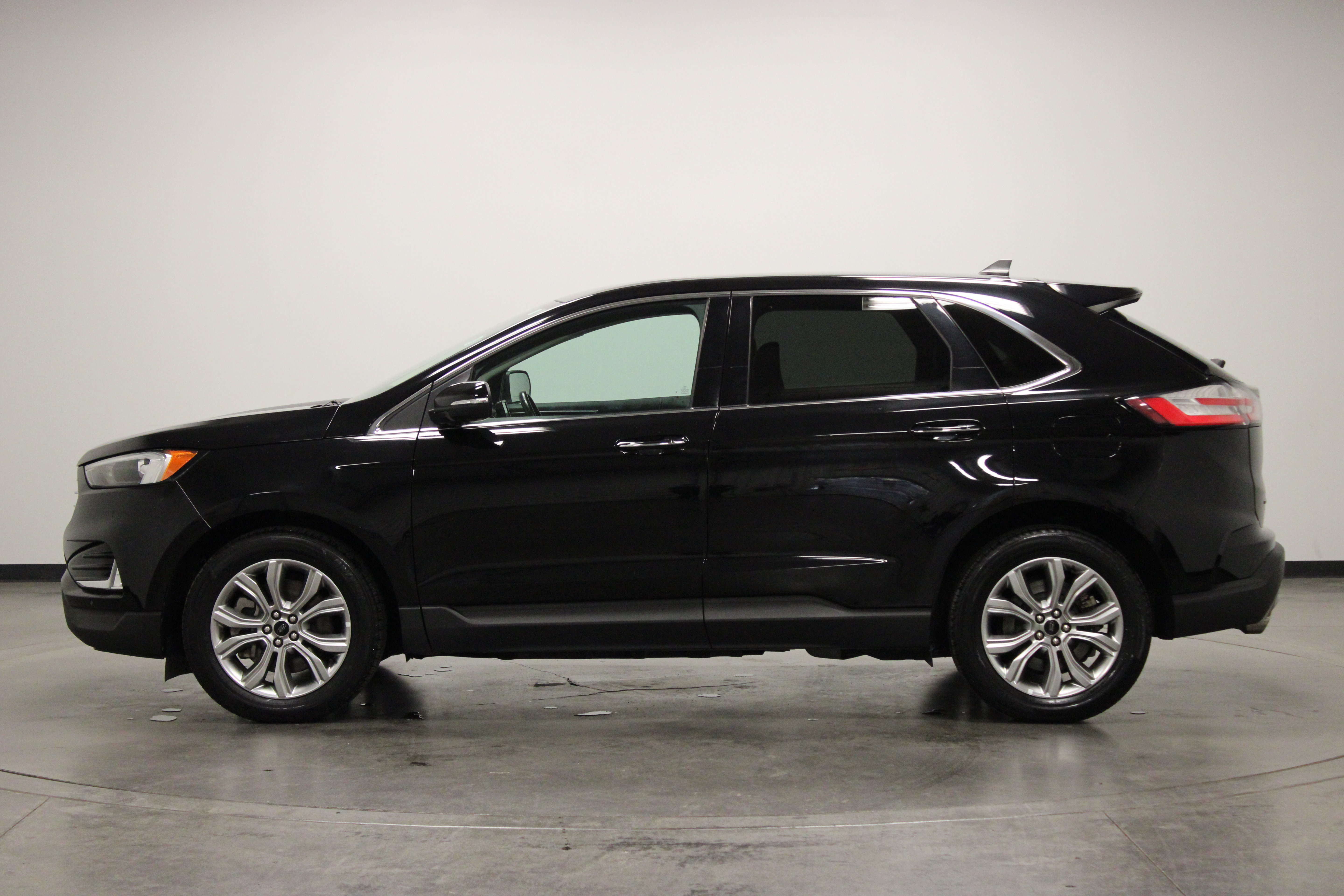 Used 2024 Ford Edge Titanium AWD/4WD image 5