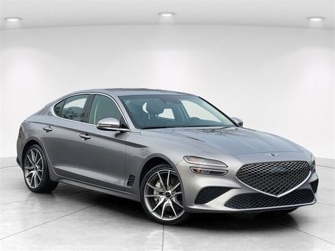 Used 2025 Genesis G70 2.5T image 1