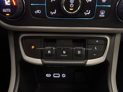 Used 2023 GMC Terrain SLE w/ Driver Convenience Package image 29