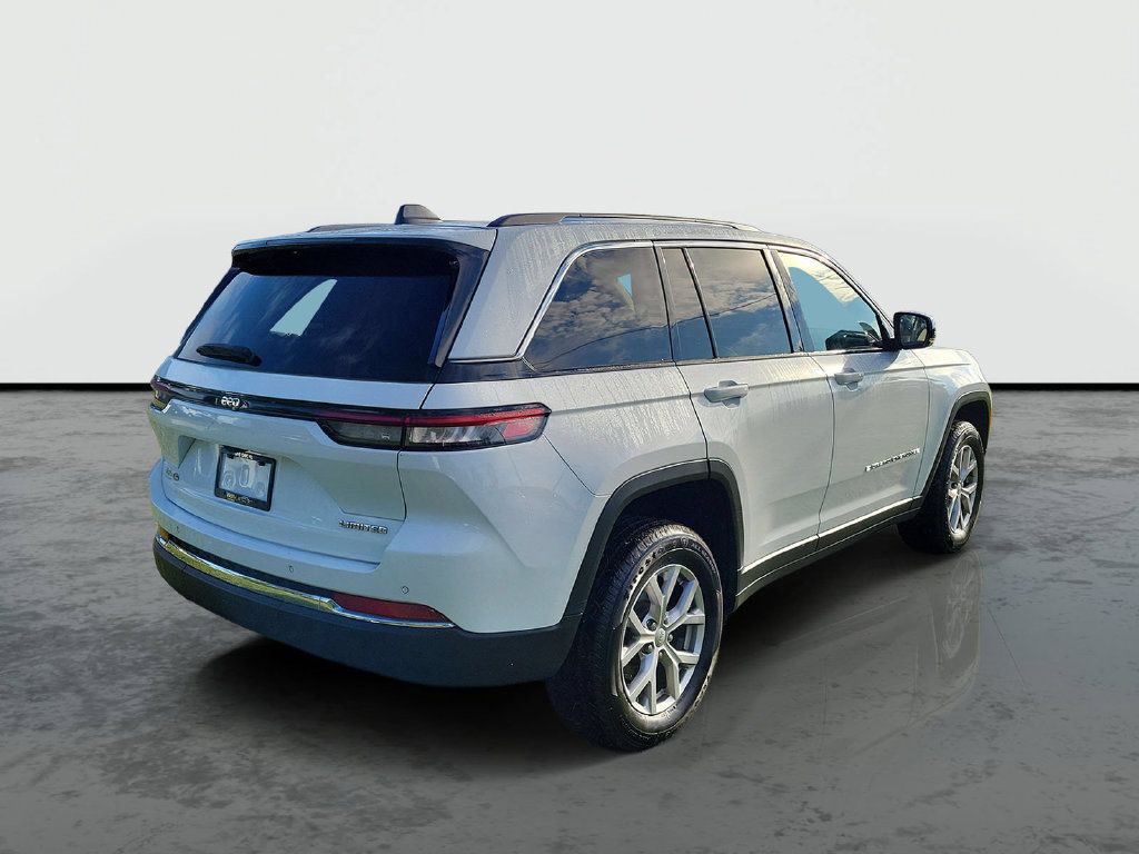 Used 2022 Jeep Grand Cherokee Limited RWD image 2