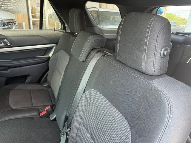 Used 2018 Ford Explorer XLT w/ Equipment Group 201A FWD image 8