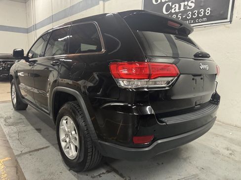 Used 2019 Jeep Grand Cherokee Laredo image 3