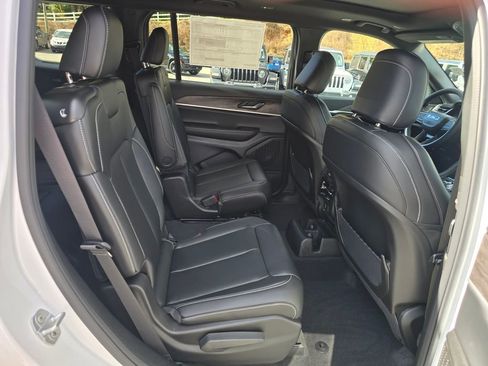 New 2025 Jeep Grand Cherokee L Limited image 25