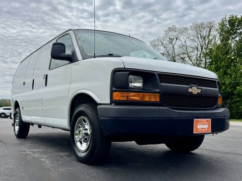 Used 2014 Chevrolet Express 2500 RWD image 4