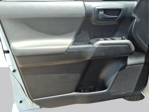 Used 2021 Toyota Tacoma SR5 AWD/4WD image 10