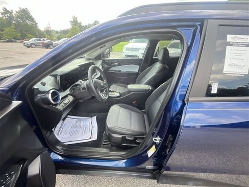 Used 2024 Chevrolet Trax LT w/ Driver Confidence Package image 11