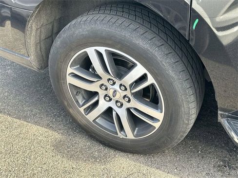 Used 2023 Ford Expedition Max Limited image 5