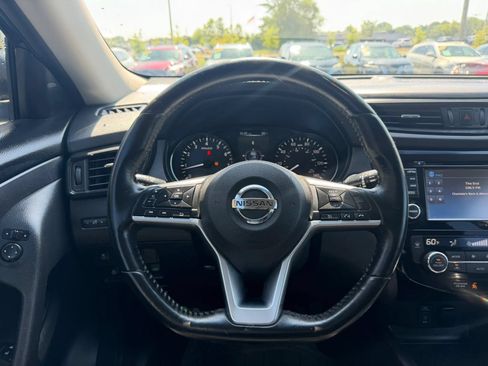 Used 2017 Nissan Rogue SV w/ SV Premium Package FWD image 19