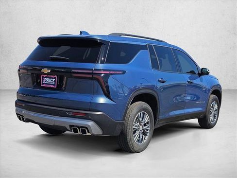 Used 2025 Chevrolet Traverse LT w/ Driver Confidence Package image 5