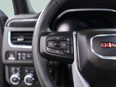 Used 2023 GMC Yukon SLT w/ SLT Luxury Package image 11